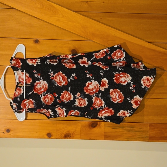 Ladies top - Picture 1 of 3